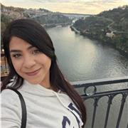 Profesora de diseño gráfico programas adobe por ejemplo ilustrator